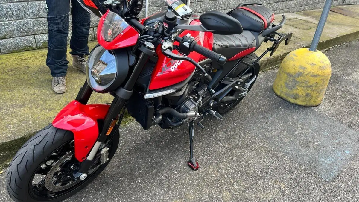 Ducati Monster 937 + (2021 - 25)  (2)