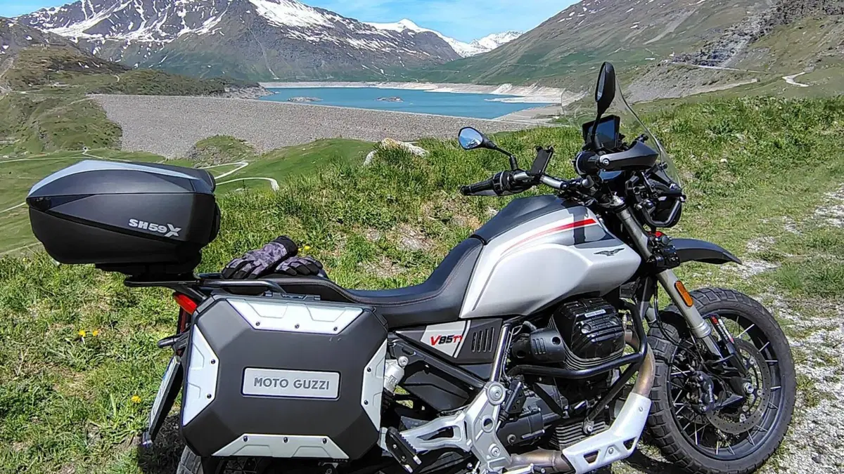 Moto Guzzi V85 TT Travel (2021 - 23) 