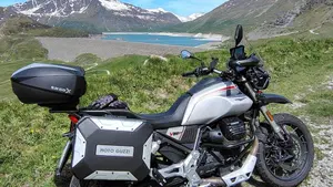 Moto Guzzi V85 TT Travel (2021 - 23) 