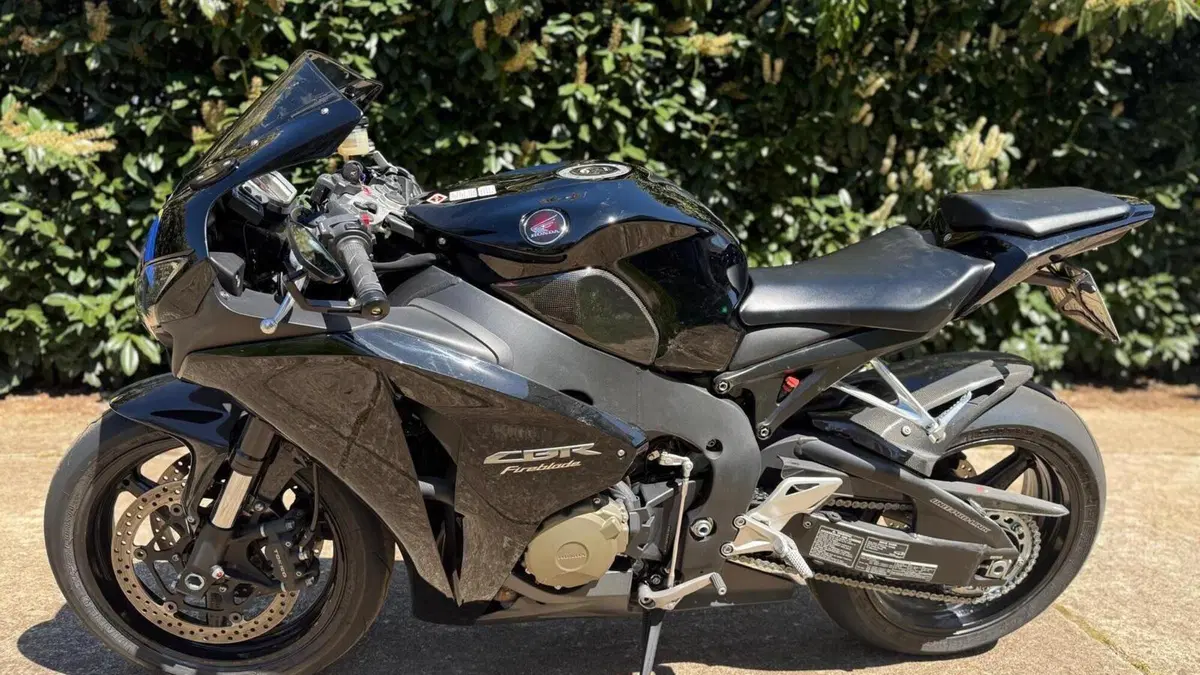 Honda CBR 1000 RR Fireblade (2008 - 11)  (2)