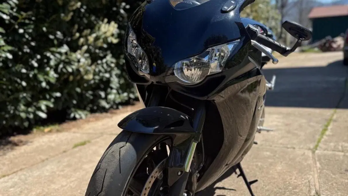Honda CBR 1000 RR Fireblade (2008 - 11)  (3)