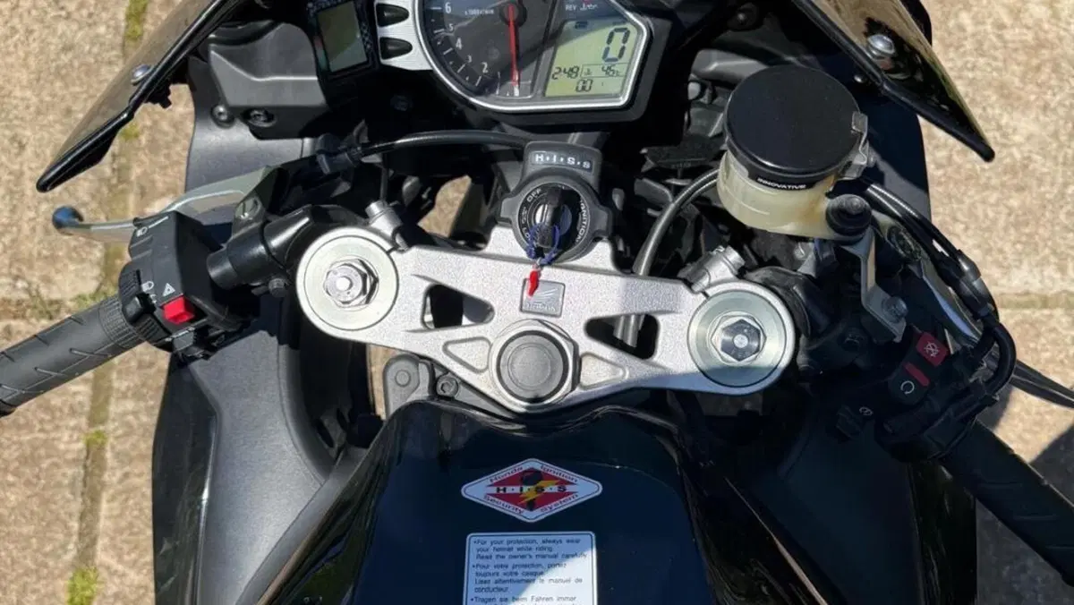 Honda CBR 1000 RR Fireblade (2008 - 11)  (5)