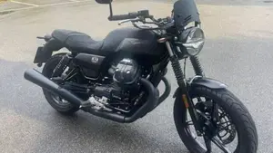 Moto Guzzi V7 Stone (2021 - 24)  (2)