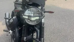 Moto Guzzi V7 Stone (2021 - 24)  (3)