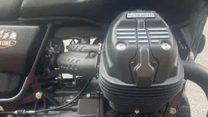 Moto Guzzi V7 Stone (2021 - 24)  (5)
