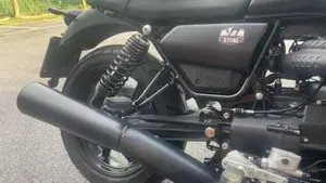 Moto Guzzi V7 Stone (2021 - 24)  (6)
