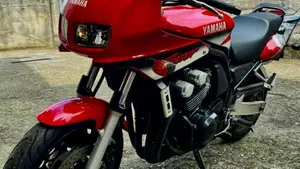Yamaha FZS 600 Fazer (2002 - 03)  (3)