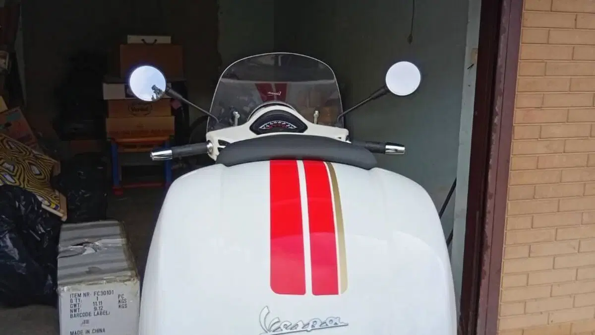 Vespa GTS 300 Super Racing Sixties Hpe (2021 - 22)  (3)