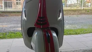 Vespa GTS 300 Super Racing Sixties Hpe (2021 - 22)  (4)