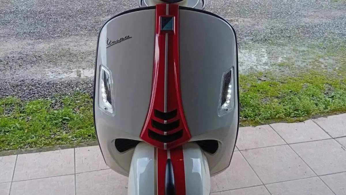 Vespa GTS 300 Super Racing Sixties Hpe (2021 - 22)  (6)