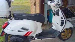 Vespa GTS 300 Super Racing Sixties Hpe (2021 - 22)  (8)