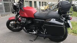 Moto Guzzi V7 III Stone (2017 - 20)  (6)