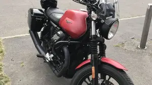 Moto Guzzi V7 III Stone (2017 - 20)  (8)