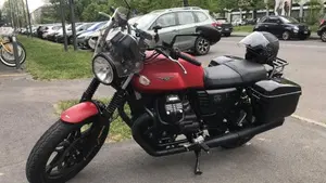 Moto Guzzi V7 III Stone (2017 - 20)  (9)