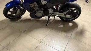 Honda Hornet 900  (2)