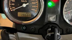 Honda Hornet 900  (6)