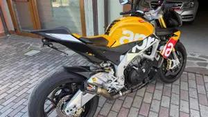 Aprilia Tuono V4 R APRC (2011 - 13)  (2)