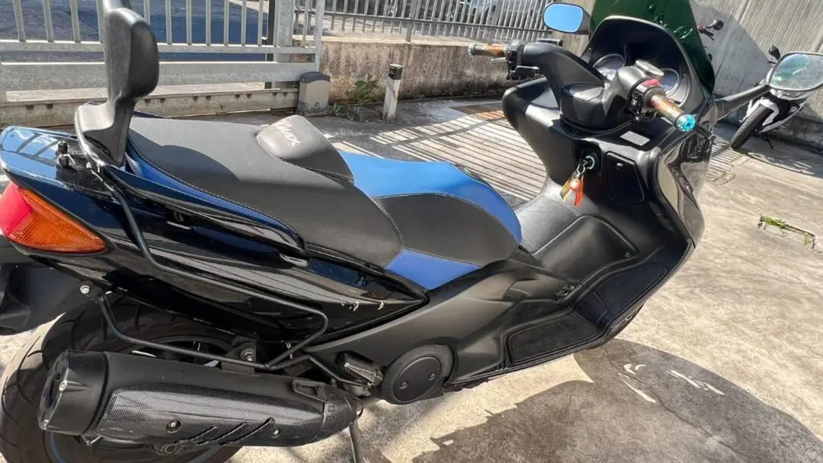Yamaha T-Max 500 (2004 - 07)  (3)
