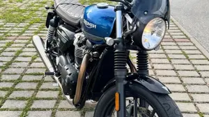 Triumph Street Twin 900 (2021 - 22)  (2)