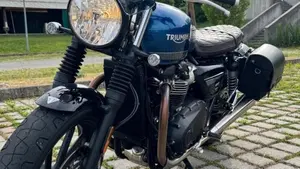 Triumph Street Twin 900 (2021 - 22)  (3)
