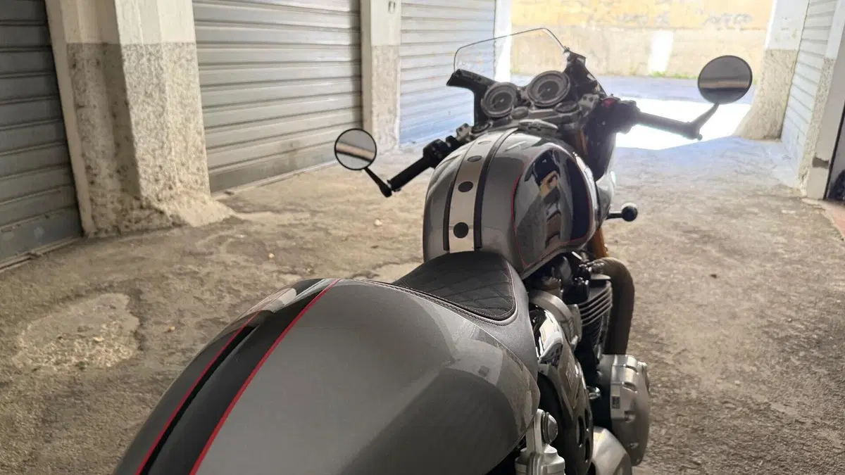 Triumph Thruxton 1200 R (2016)  (4)