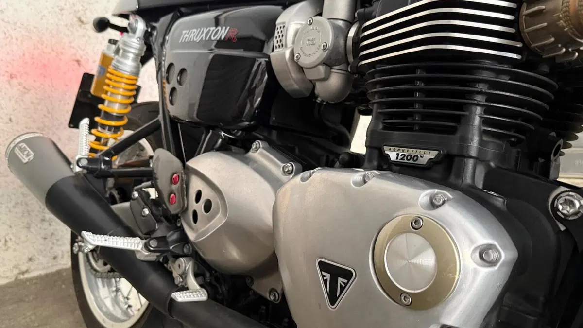 Triumph Thruxton 1200 R (2016)  (12)