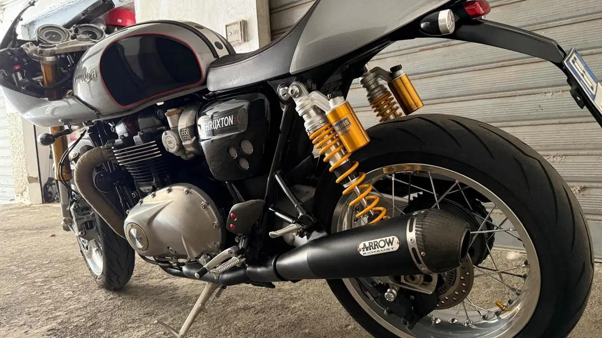 Triumph Thruxton 1200 R (2016)  (13)