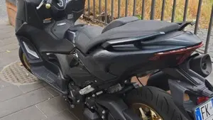 Yamaha T-Max 560 Tech Max (2022 - 24)  (4)
