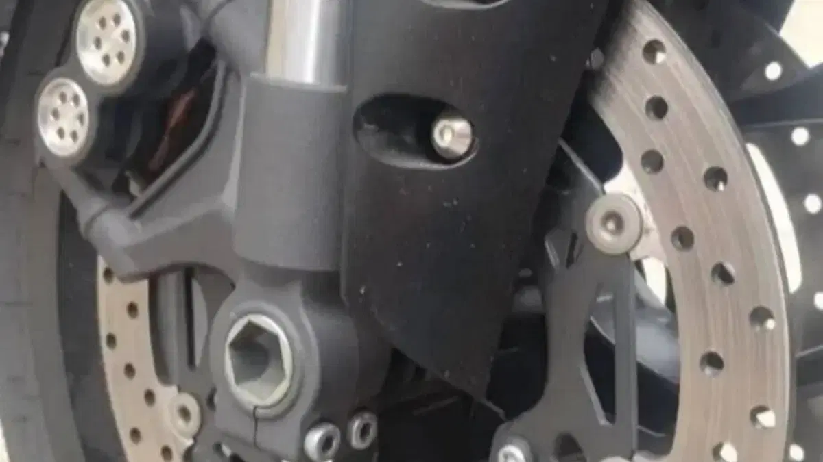 Yamaha YZF R1 (2020 - 25)  (3)