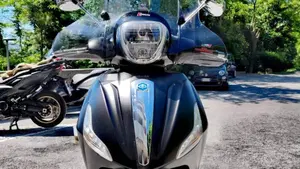 Piaggio Beverly 350 Police ABS-ASR (2018 - 20)  (8)
