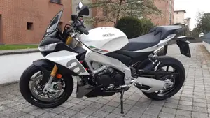 Aprilia Tuono V4 (2021 - 24)  (3)