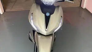 Piaggio Beverly 300 ABS-ASR (2021 - 25)  (2)