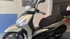 Piaggio Beverly 300 ABS-ASR (2021 - 25)  (7)