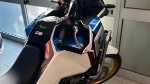 Honda Africa Twin CRF 1100L Adventure Sports (2020 - 21)  (2)