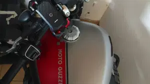 Moto Guzzi V9 Bobber (2016 - 18)  (2)