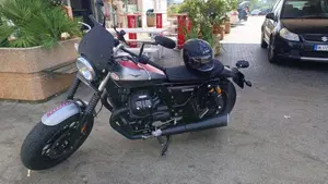 Moto Guzzi V9 Bobber (2016 - 18)  (4)
