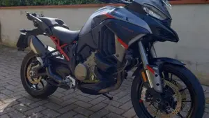Ducati Multistrada V4 S Grand Tour (2024) 