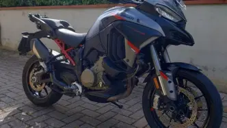 Ducati Multistrada V4 S Grand Tour (2024) usata