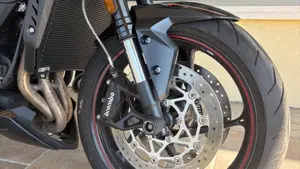 Triumph Street Triple R (2017 - 20)  (6)