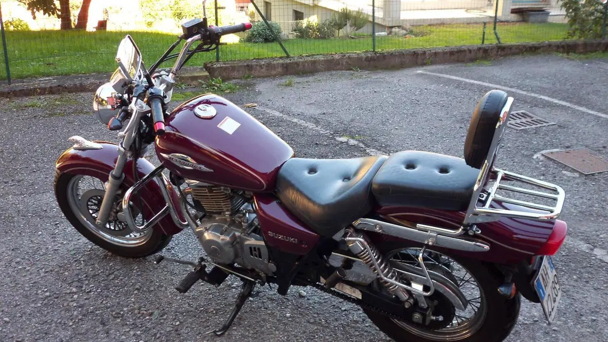 Suzuki Marauder GZ 250  (2)