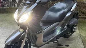 Yamaha X-Max 250 (2005 - 07)  (2)