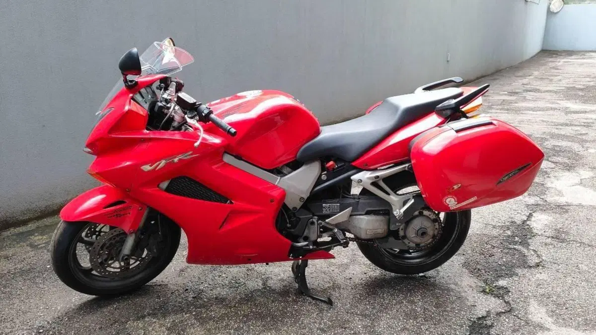 Honda VFR 800 (2002 - 05)  (5)