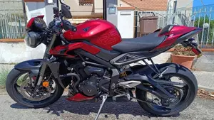 Triumph Street Triple 765 RS (2023 - 26)  (2)