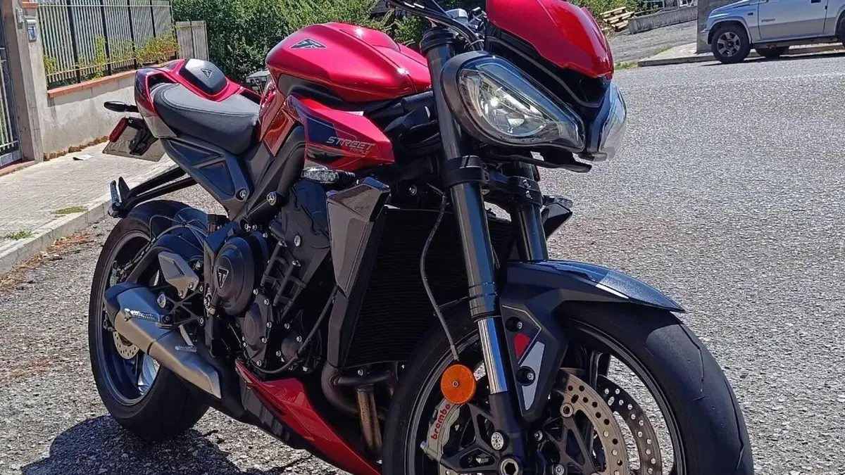 Triumph Street Triple 765 RS (2023 - 26)  (9)