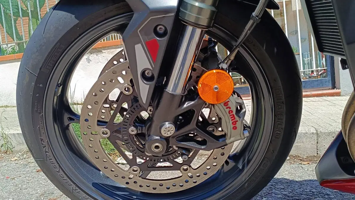 Triumph Street Triple 765 RS (2023 - 26)  (16)