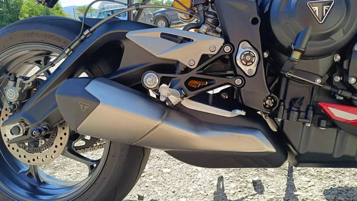 Triumph Street Triple 765 RS (2023 - 26)  (18)