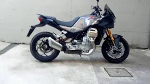 Moto Guzzi V100 Mandello S (2022 - 24) 