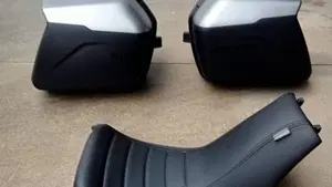 Moto Guzzi V100 Mandello S (2022 - 24)  (5)