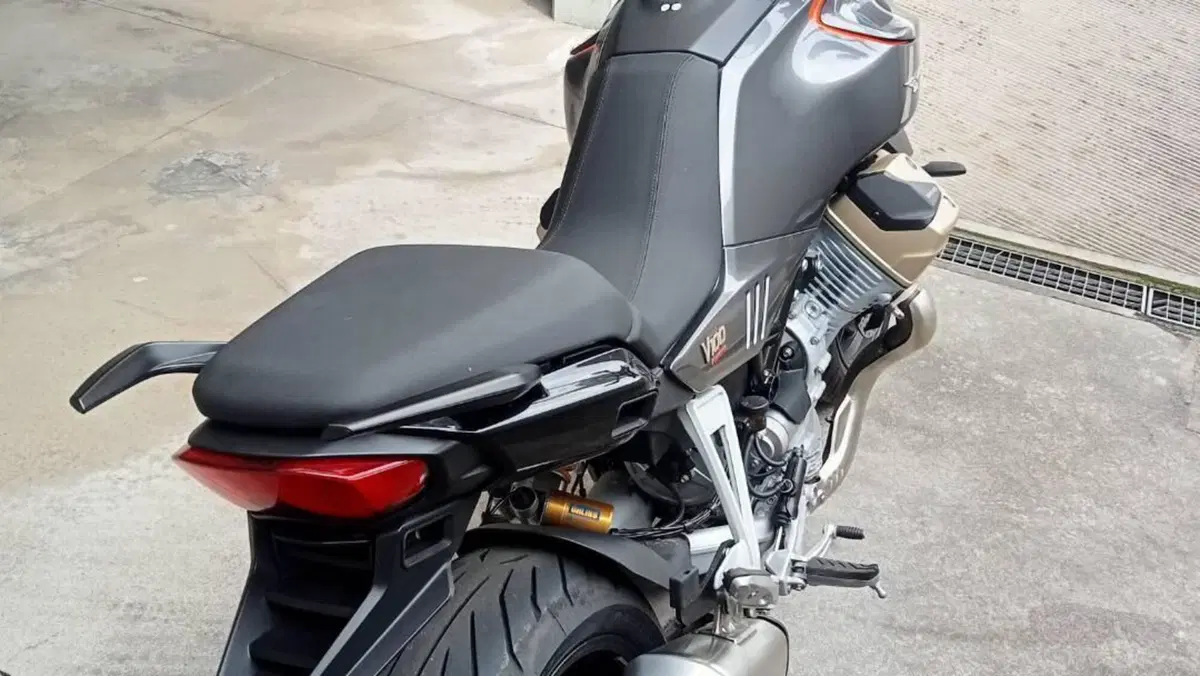 Moto Guzzi V100 Mandello S (2022 - 24)  (4)