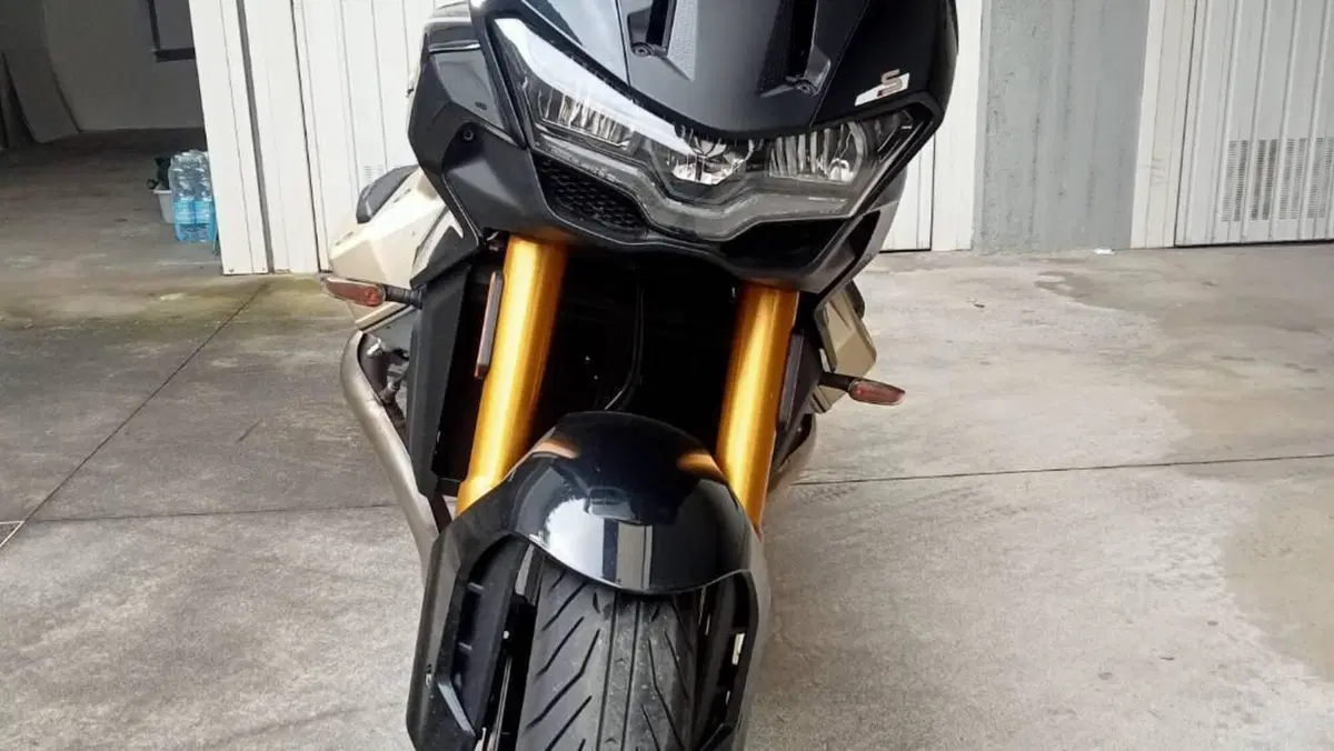 Moto Guzzi V100 Mandello S (2022 - 24)  (3)